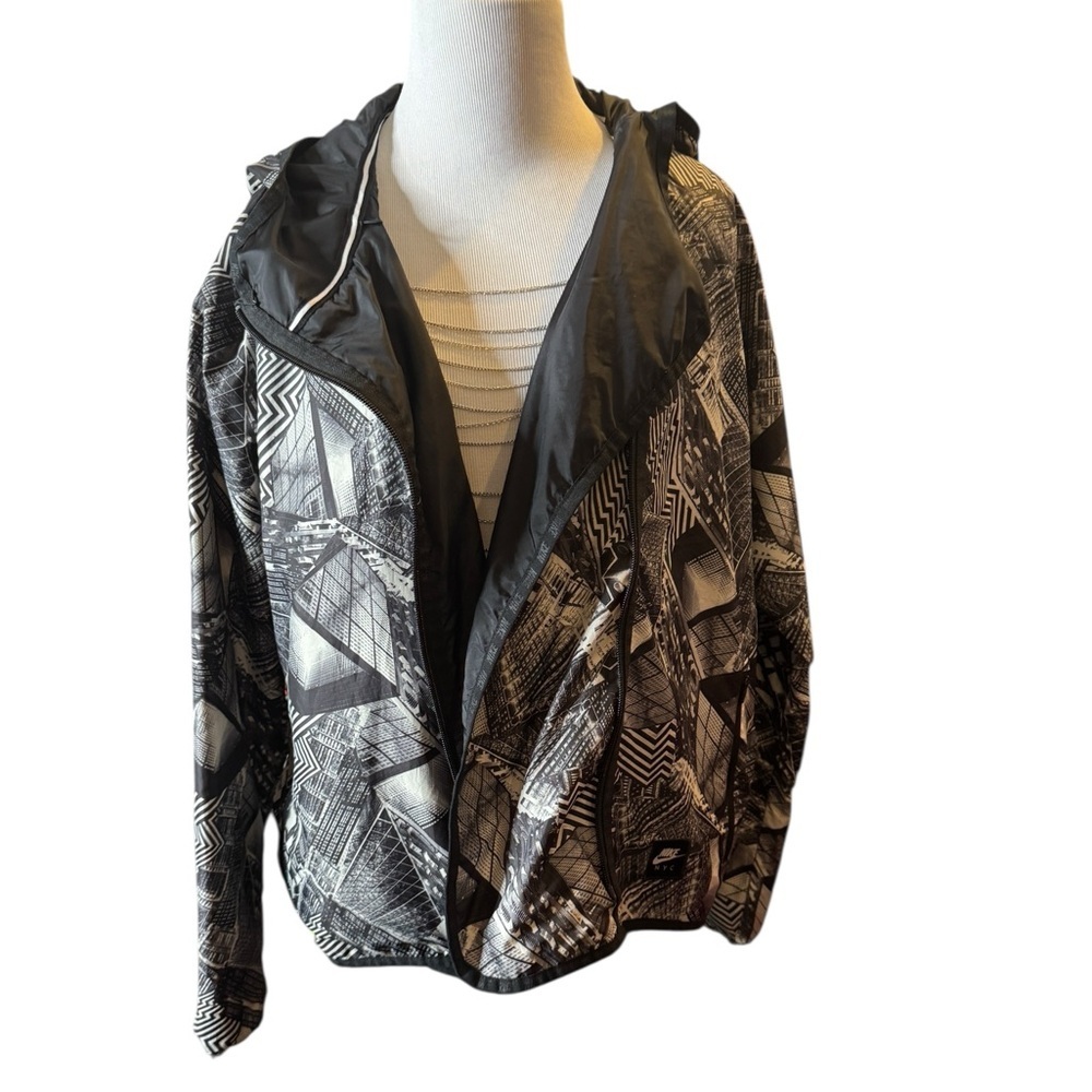 Nike NYC Windbreaker Cape w/ Landscape in Black and White, Sz L